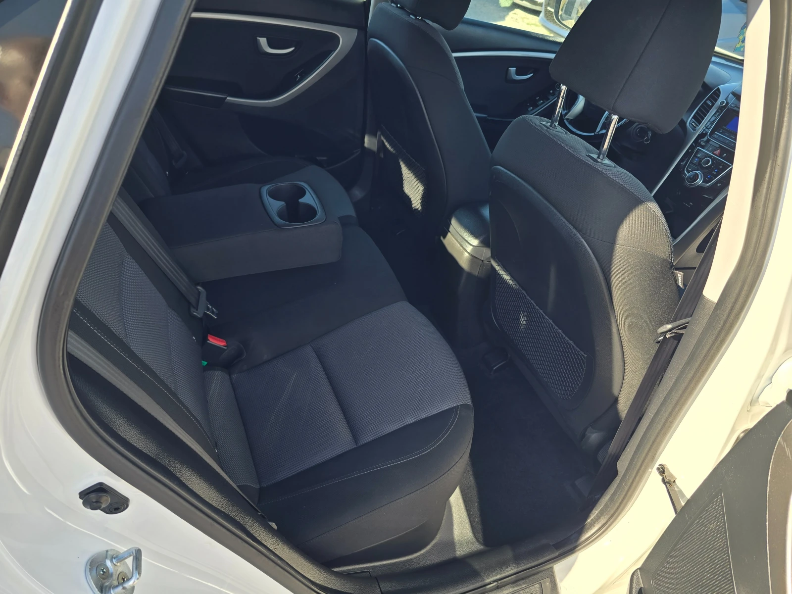 Hyundai I30 1.6-CRDI-EURO6W, снимка 10 - Автомобили и джипове - 53770336