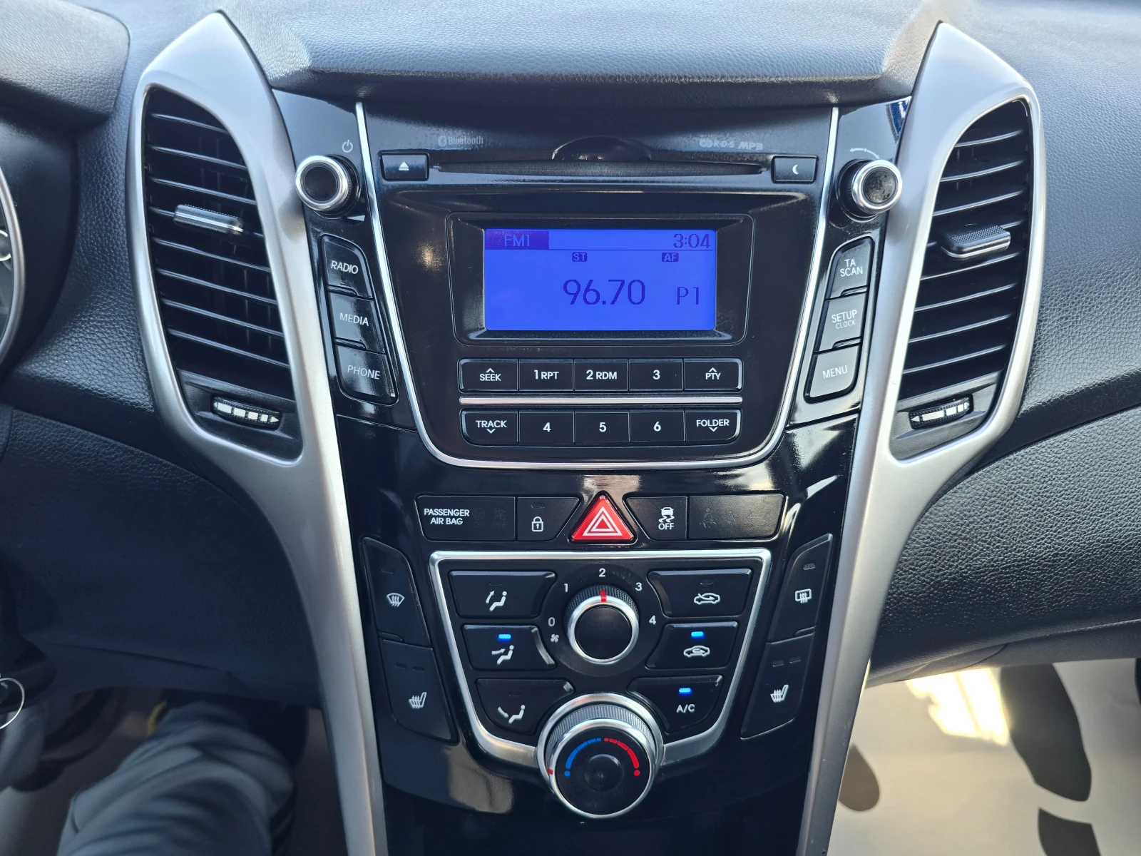 Hyundai I30 1.6-CRDI-EURO6W, снимка 15 - Автомобили и джипове - 53770336