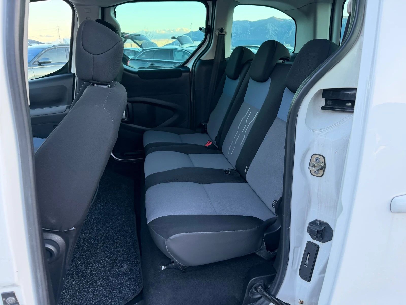 Peugeot Partner 1.6HDi 100к.с * Климатик* * Пътник* * Face-Lift* , снимка 14 - Автомобили и джипове - 53784191