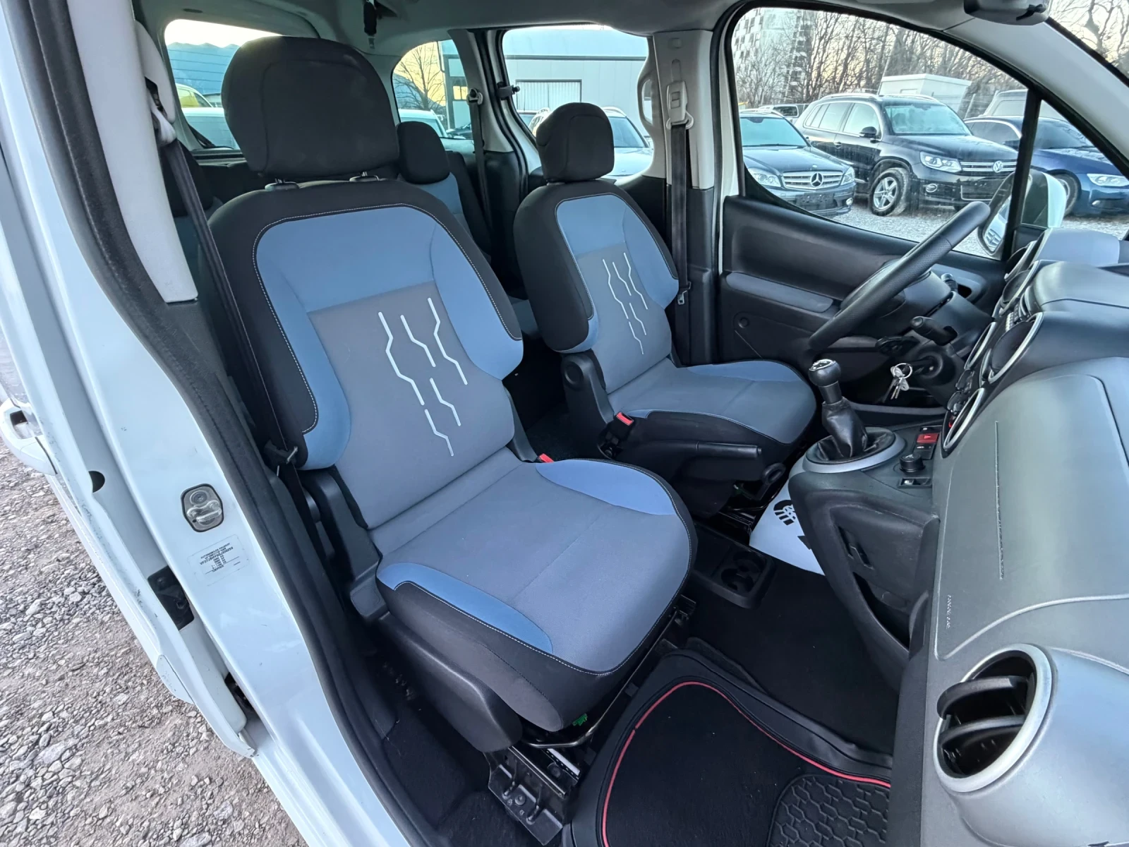 Peugeot Partner 1.6HDi 100к.с * Климатик* * Пътник* * Face-Lift* , снимка 13 - Автомобили и джипове - 53784191