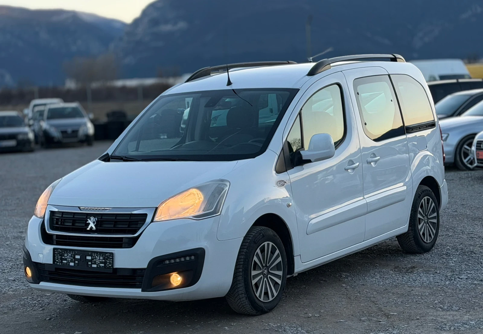 Peugeot Partner 1.6HDi 100к.с * Климатик* * Пътник* * Face-Lift*  - изображение 3