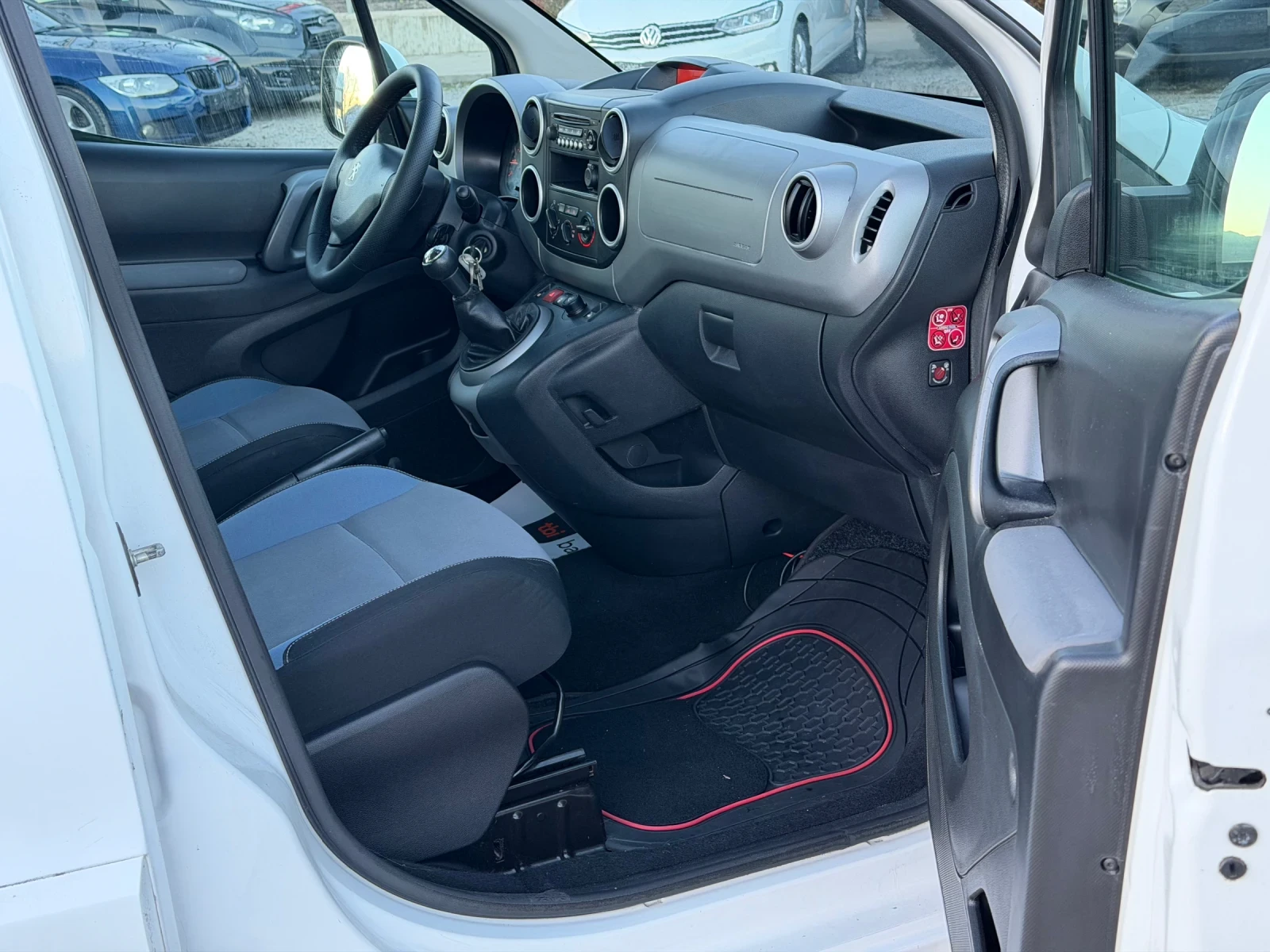 Peugeot Partner 1.6HDi 100к.с * Климатик* * Пътник* * Face-Lift* , снимка 11 - Автомобили и джипове - 53784191