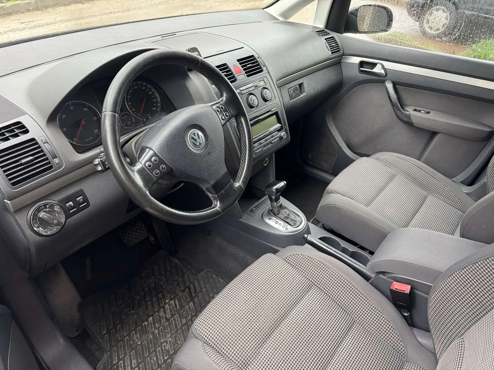 VW Touran 2.0Tdi 140ps., снимка 6 - Автомобили и джипове - 53957419