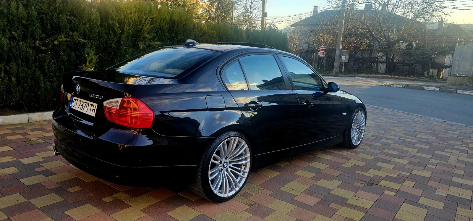 BMW 330 Ръчка! Само на задно!, снимка 2 - Автомобили и джипове - 54062803