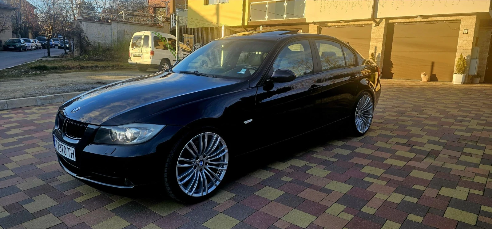 BMW 330 Ръчка! Само на задно!, снимка 4 - Автомобили и джипове - 54062803