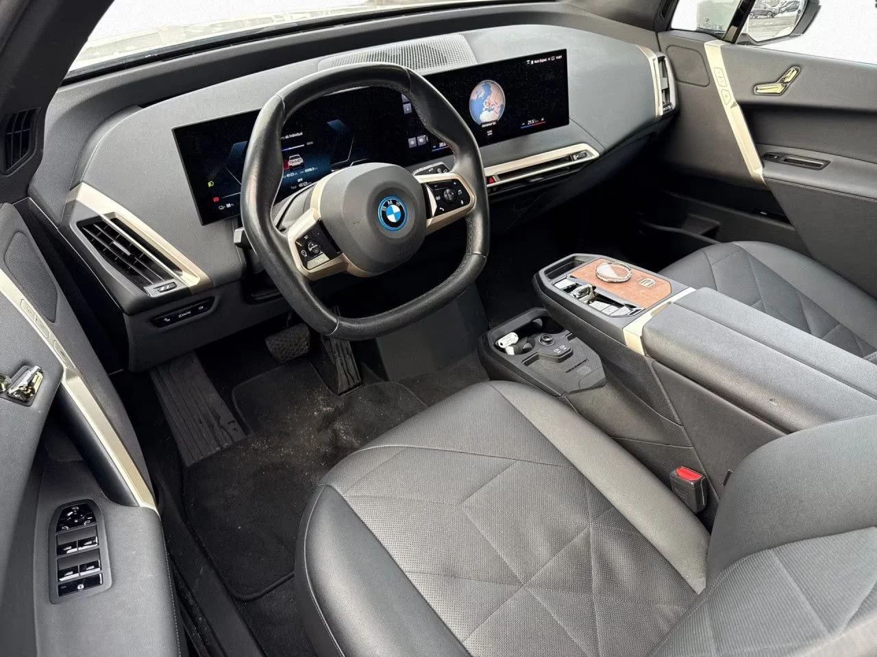 BMW iX xDRIVE40/325HP/SKYLOUNGE/HUD/CAM/ACC/276z, снимка 6 - Автомобили и джипове - 54121871