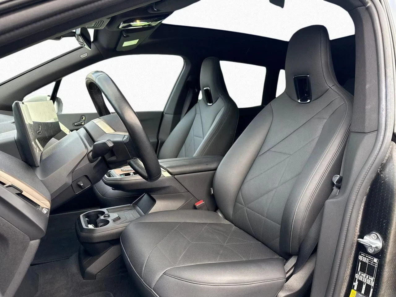 BMW iX xDRIVE40/325HP/SKYLOUNGE/HUD/CAM/ACC/276z, снимка 8 - Автомобили и джипове - 54121871