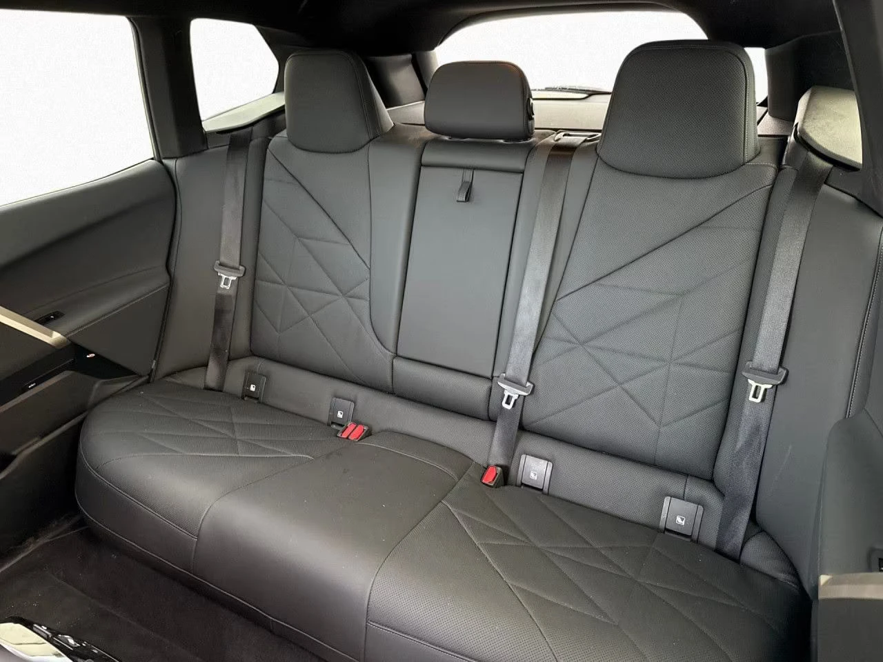 BMW iX xDRIVE40/325HP/SKYLOUNGE/HUD/CAM/ACC/276z, снимка 9 - Автомобили и джипове - 54121871