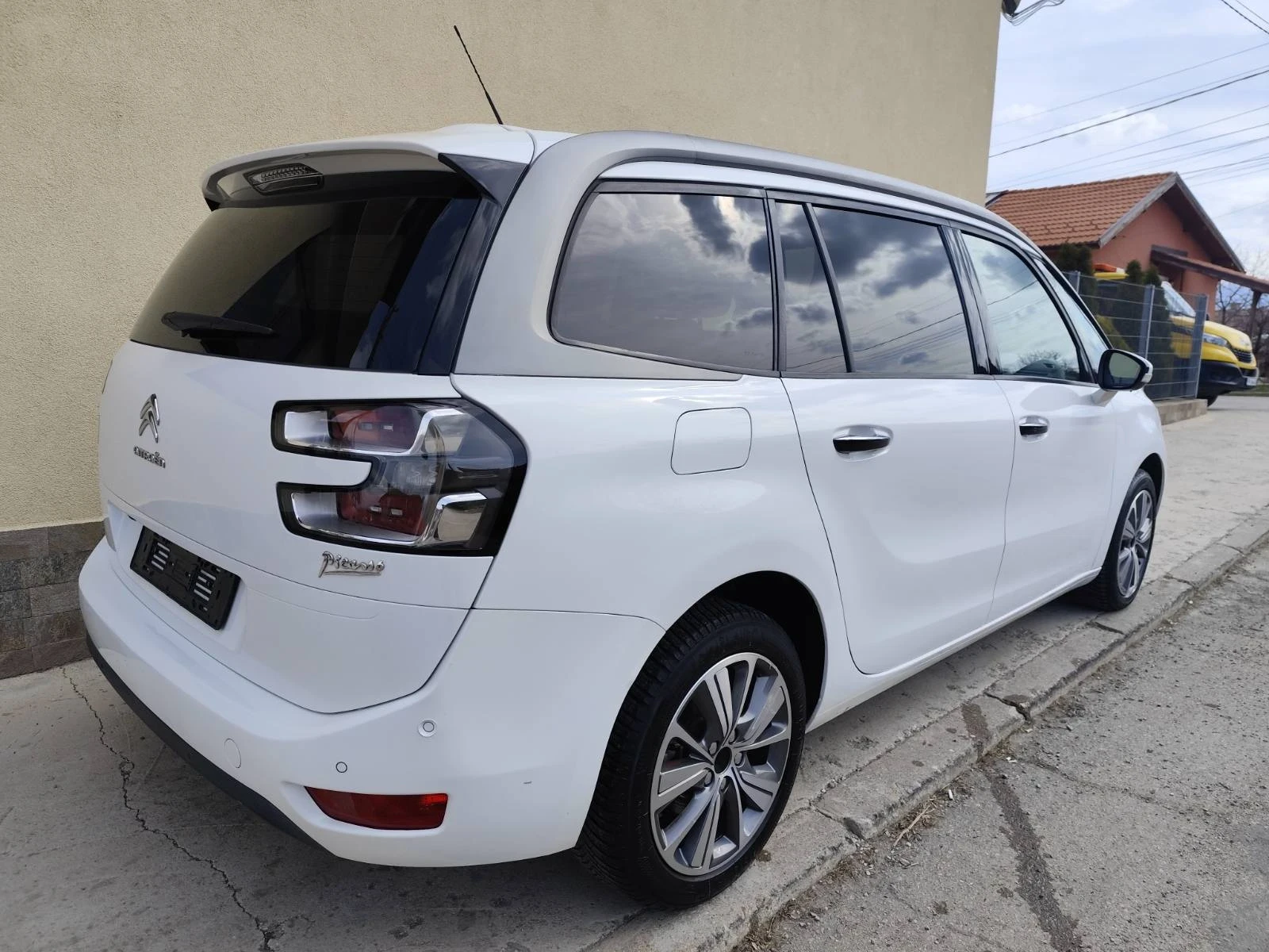 Citroen C4 Picasso 1.6 hdi 6+ 1, снимка 2 - Автомобили и джипове - 54641944