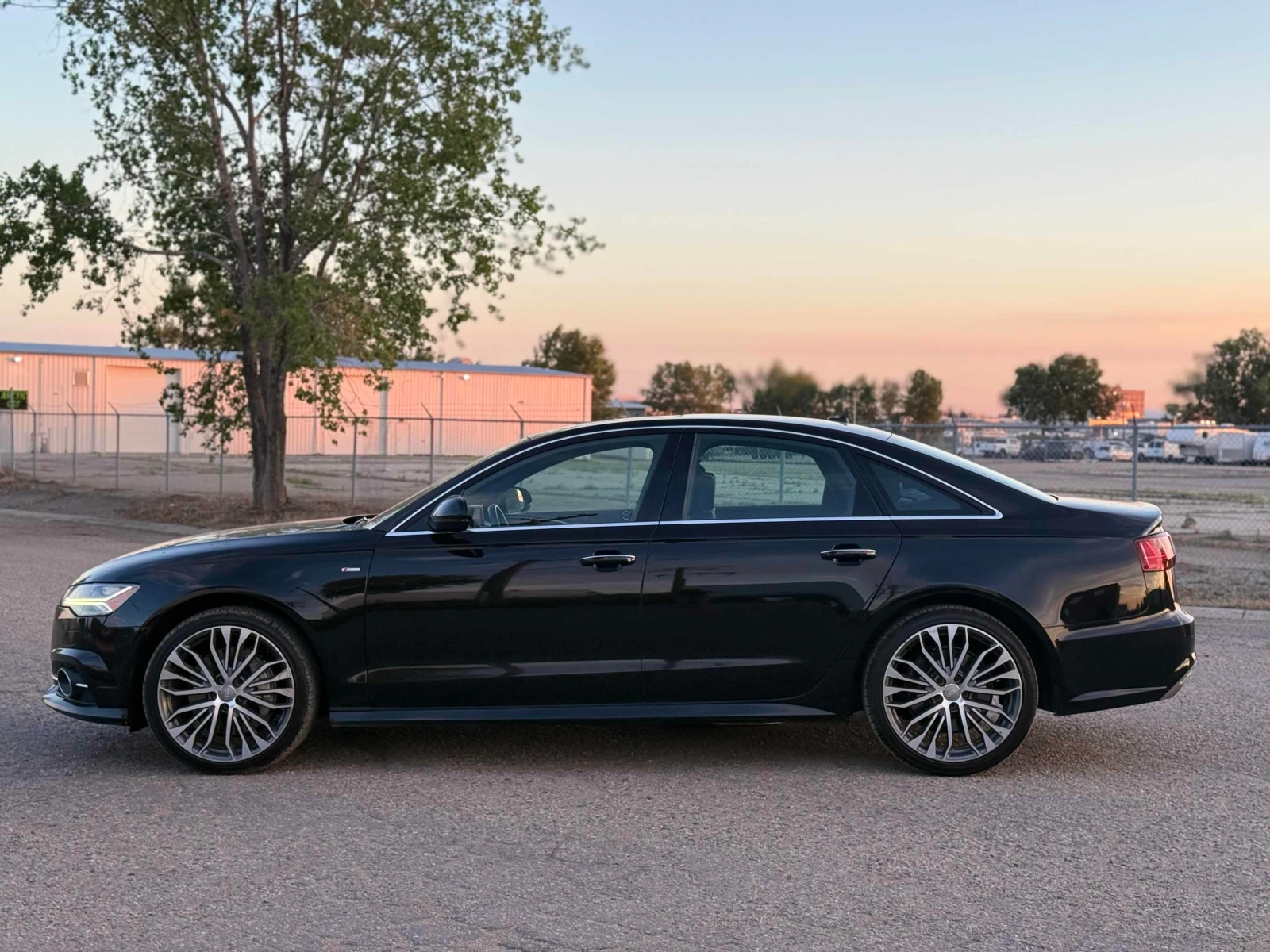 Audi A6 3.0T / Distronic / Bose / 360 / Carfax  Автокредит, снимка 2 - Автомобили и джипове - 55986746