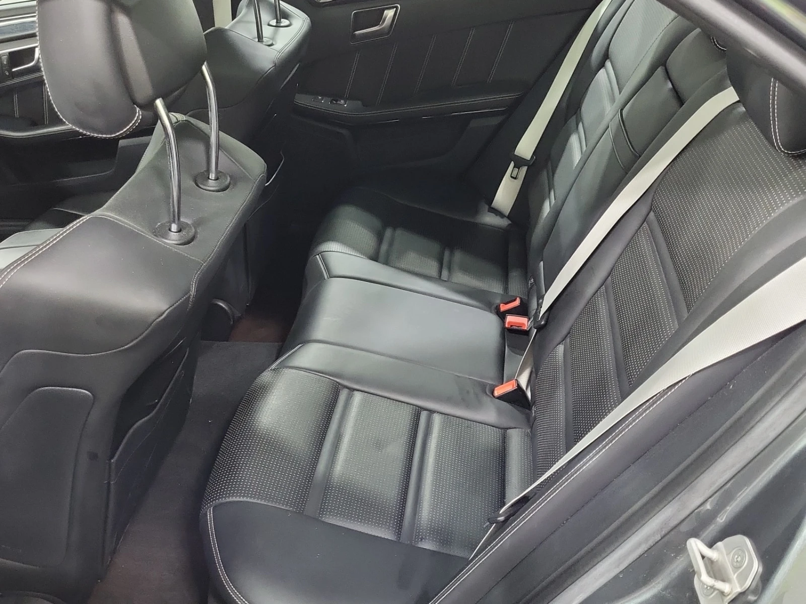 Mercedes-Benz E 63 AMG * DISTRONIC PLUS * PARKING ASSIST * DYNAMIC SEATS , снимка 13 - Автомобили и джипове - 55990299