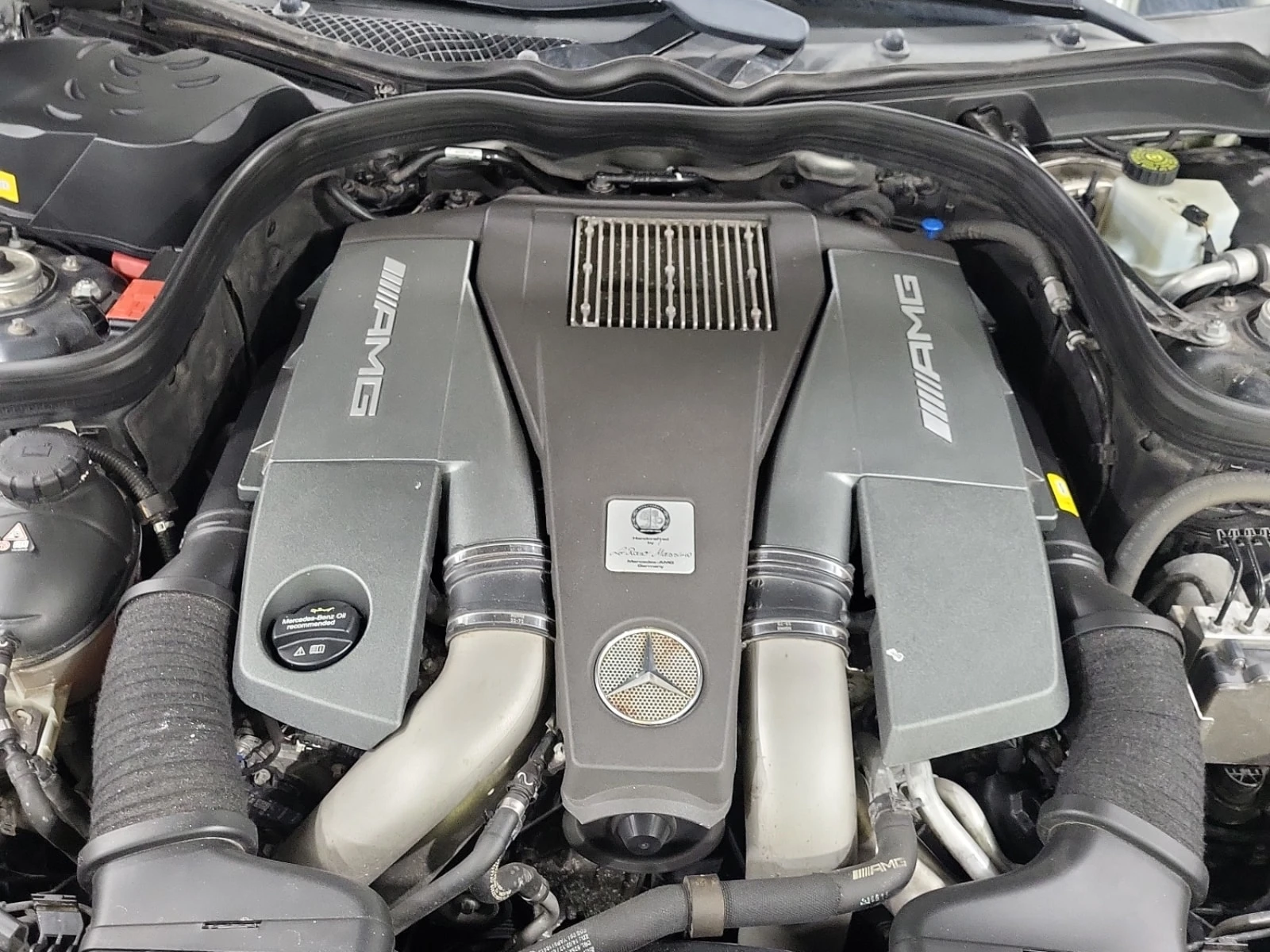 Mercedes-Benz E 63 AMG * DISTRONIC PLUS * PARKING ASSIST * DYNAMIC SEATS , снимка 16 - Автомобили и джипове - 55990299