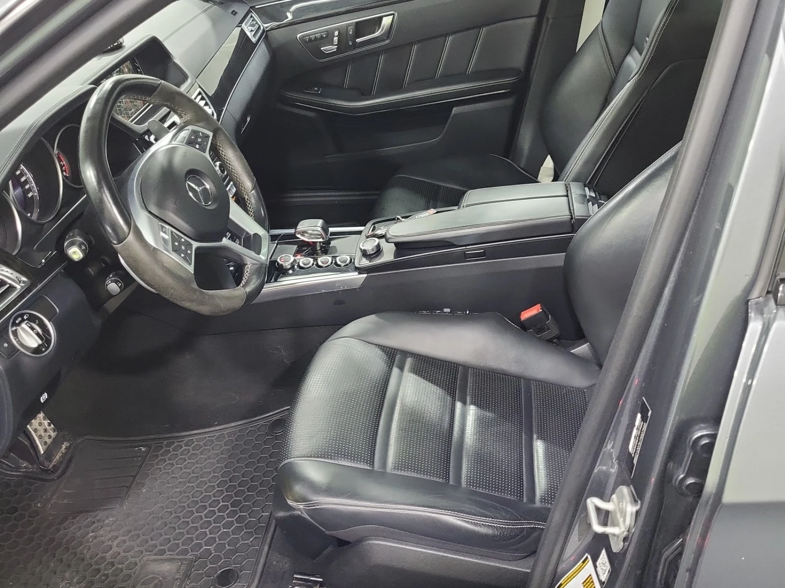 Mercedes-Benz E 63 AMG * DISTRONIC PLUS * PARKING ASSIST * DYNAMIC SEATS , снимка 8 - Автомобили и джипове - 55990299
