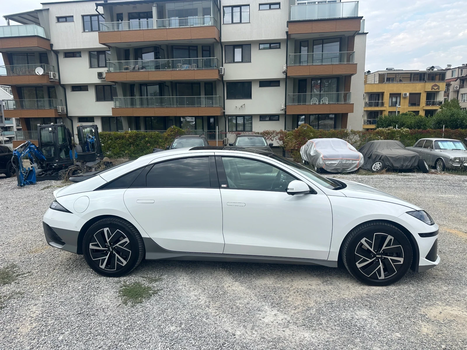 Hyundai Ioniq 6 ШВЕЙЦАРИЯ 4х4 360 камера 77.4 kW, снимка 4 - Автомобили и джипове - 56047651