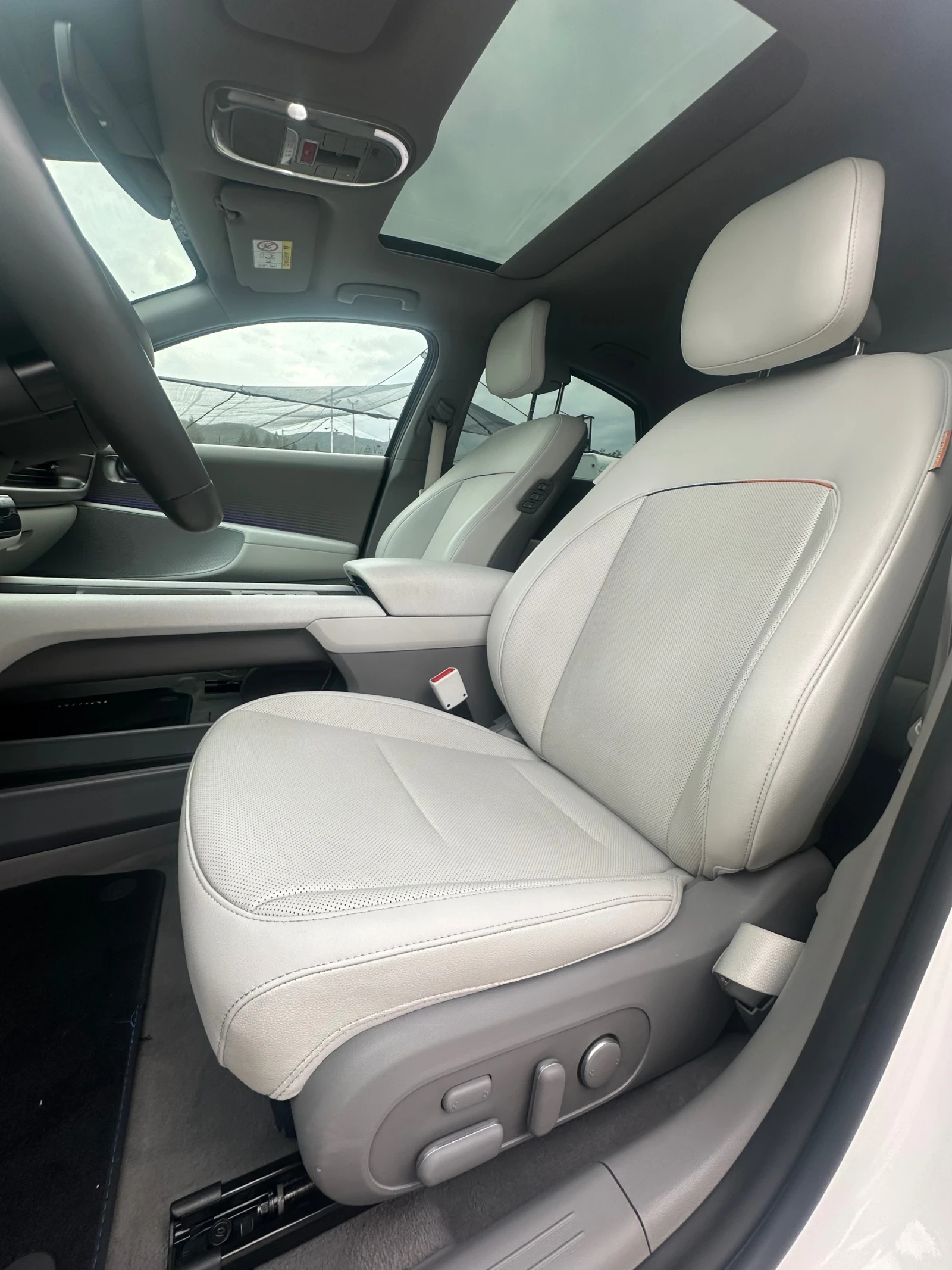 Hyundai Ioniq 6 ШВЕЙЦАРИЯ 4х4 360 камера 77.4 kW, снимка 12 - Автомобили и джипове - 56047651