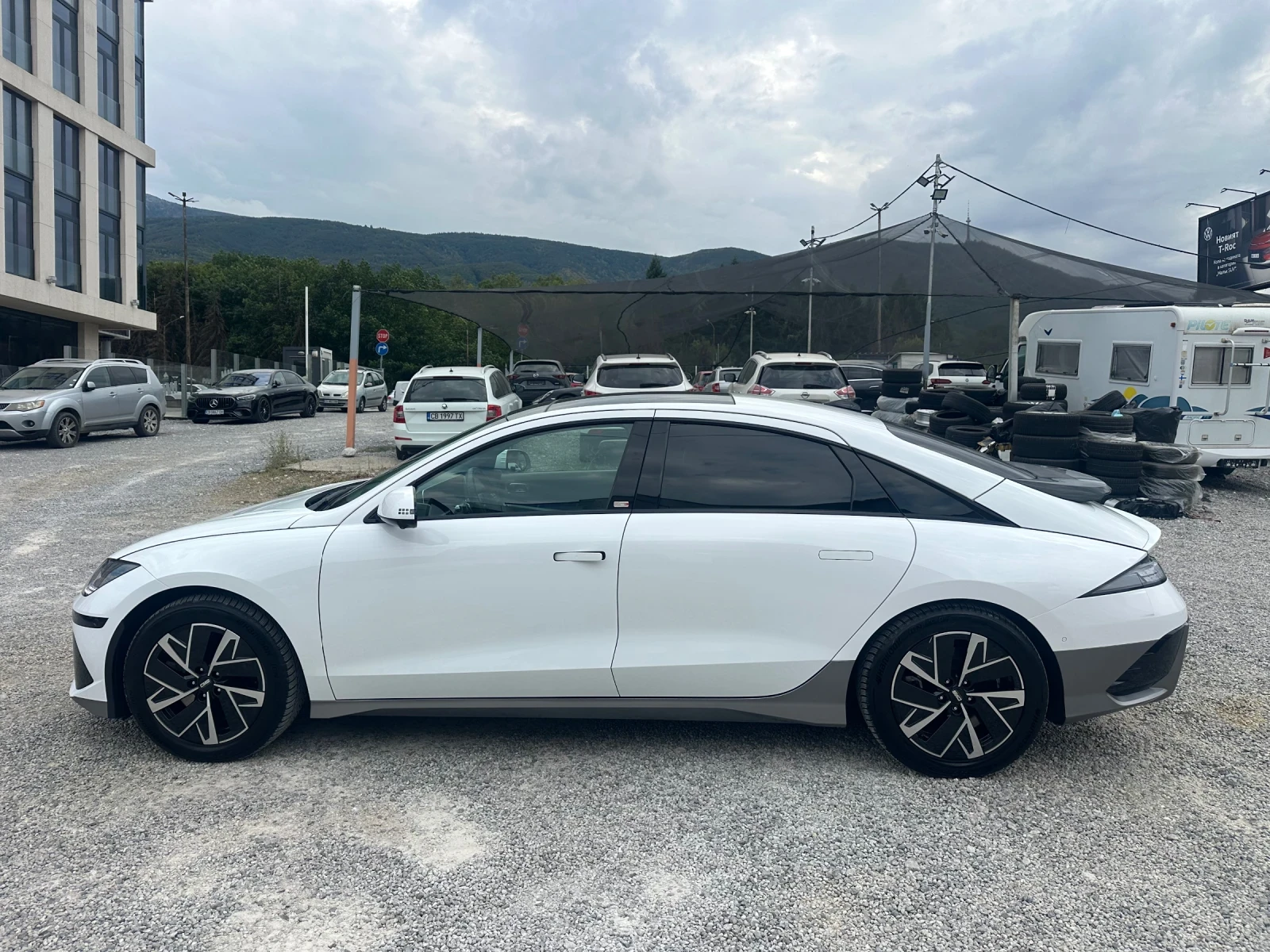 Hyundai Ioniq 6 ШВЕЙЦАРИЯ 4х4 360 камера 77.4 kW, снимка 8 - Автомобили и джипове - 56047651