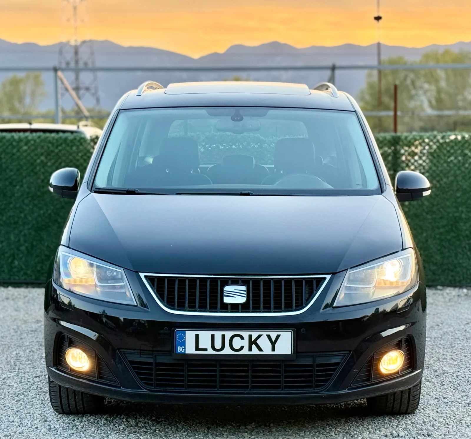 Seat Alhambra 2.0TDi//DSG* NAVI* XENON, снимка 2 - Автомобили и джипове - 56318691