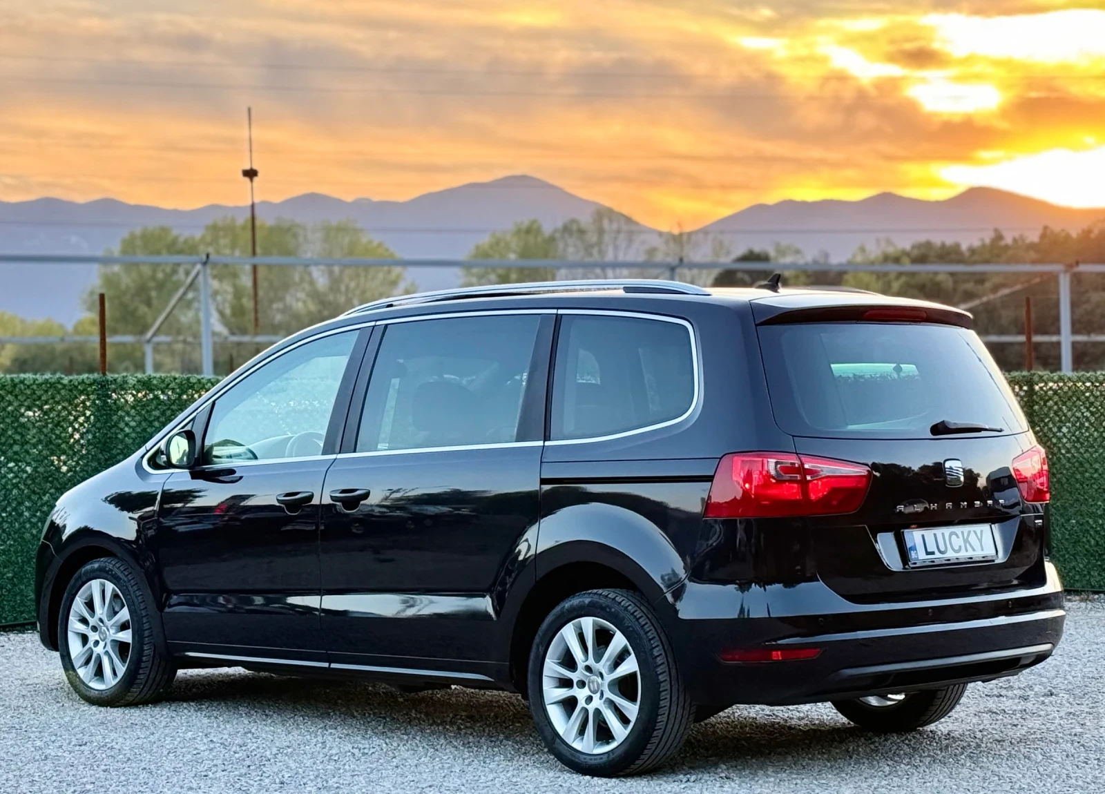 Seat Alhambra 2.0TDi//DSG* NAVI* XENON, снимка 5 - Автомобили и джипове - 56318691