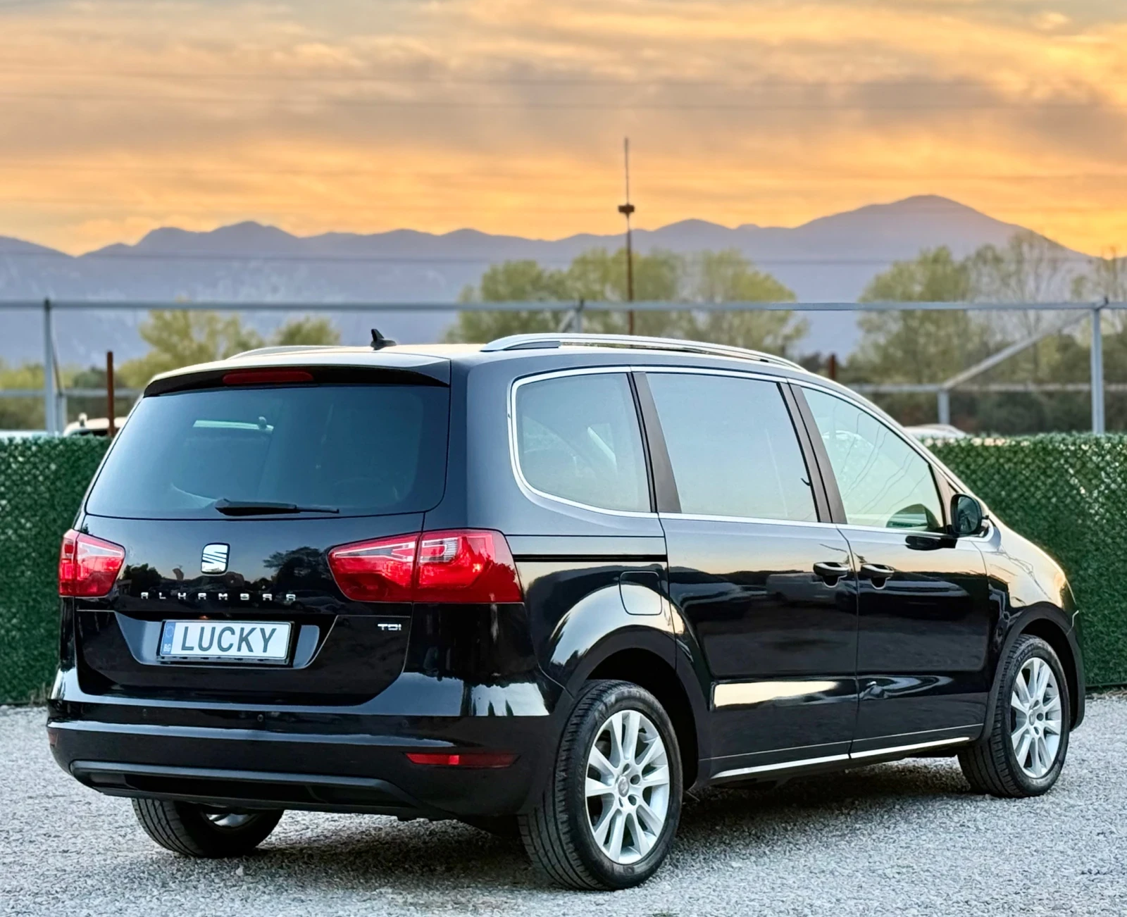 Seat Alhambra 2.0TDi//DSG* NAVI* XENON, снимка 7 - Автомобили и джипове - 56318691