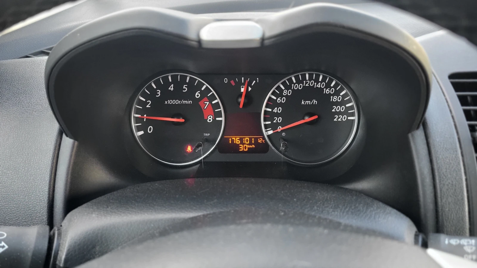 Nissan Note 1.6i-AVTOMATIK, снимка 8 - Автомобили и джипове - 56334254