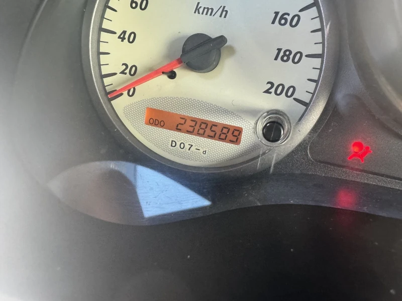 Toyota Rav4 2.0 д, снимка 9 - Автомобили и джипове - 52579968