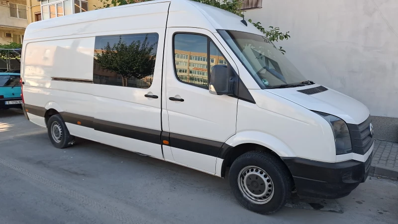 VW Crafter Товаропътнически, снимка 2 - Бусове и автобуси - 52618070