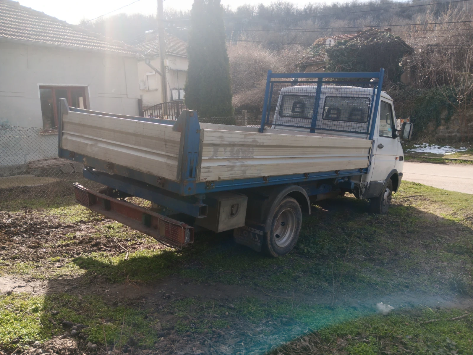 Iveco Daily Тристранен самосвал  - изображение 6