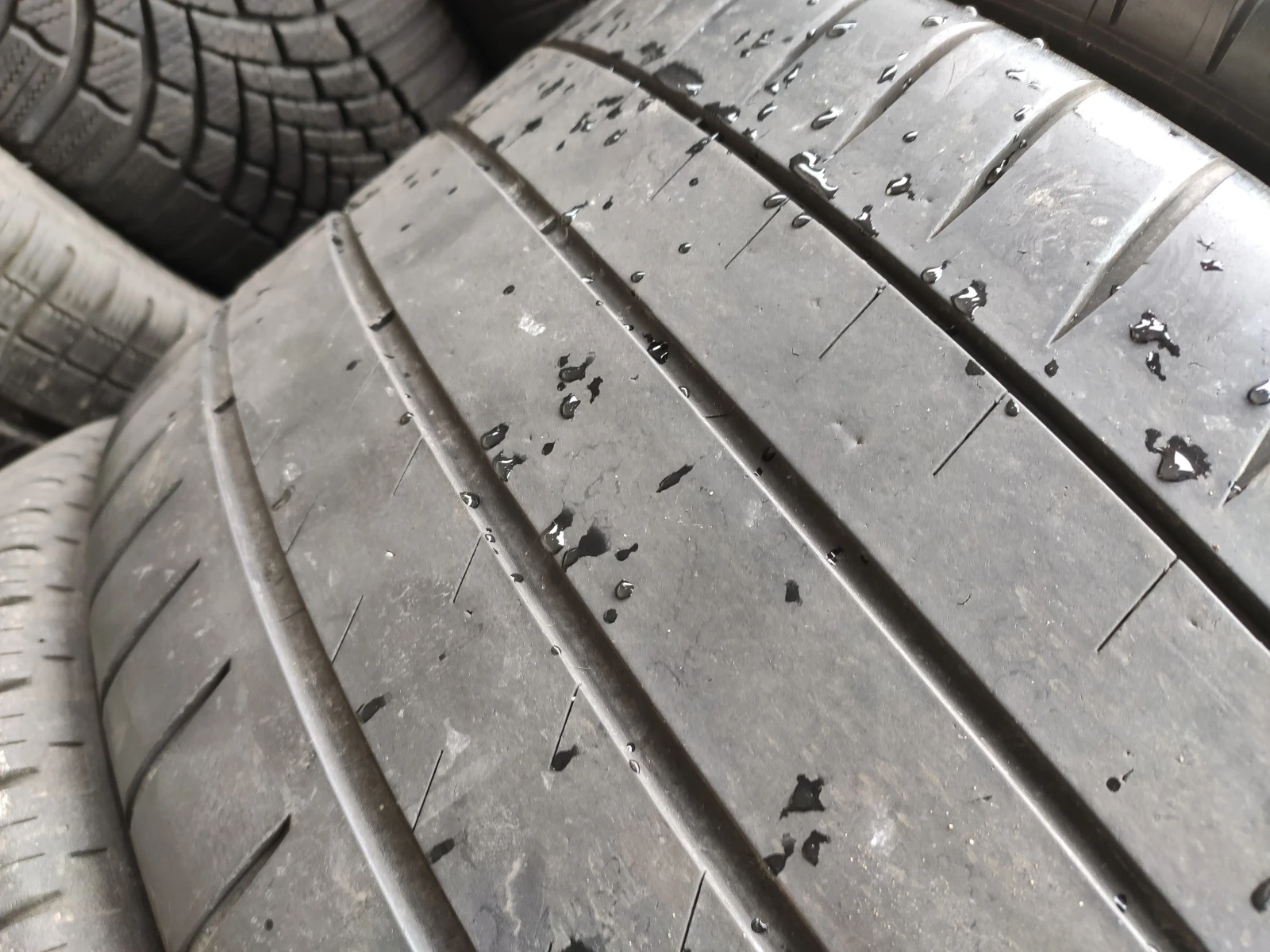 Гуми Летни 285/35R20, снимка 2 - Гуми и джанти - 54731345