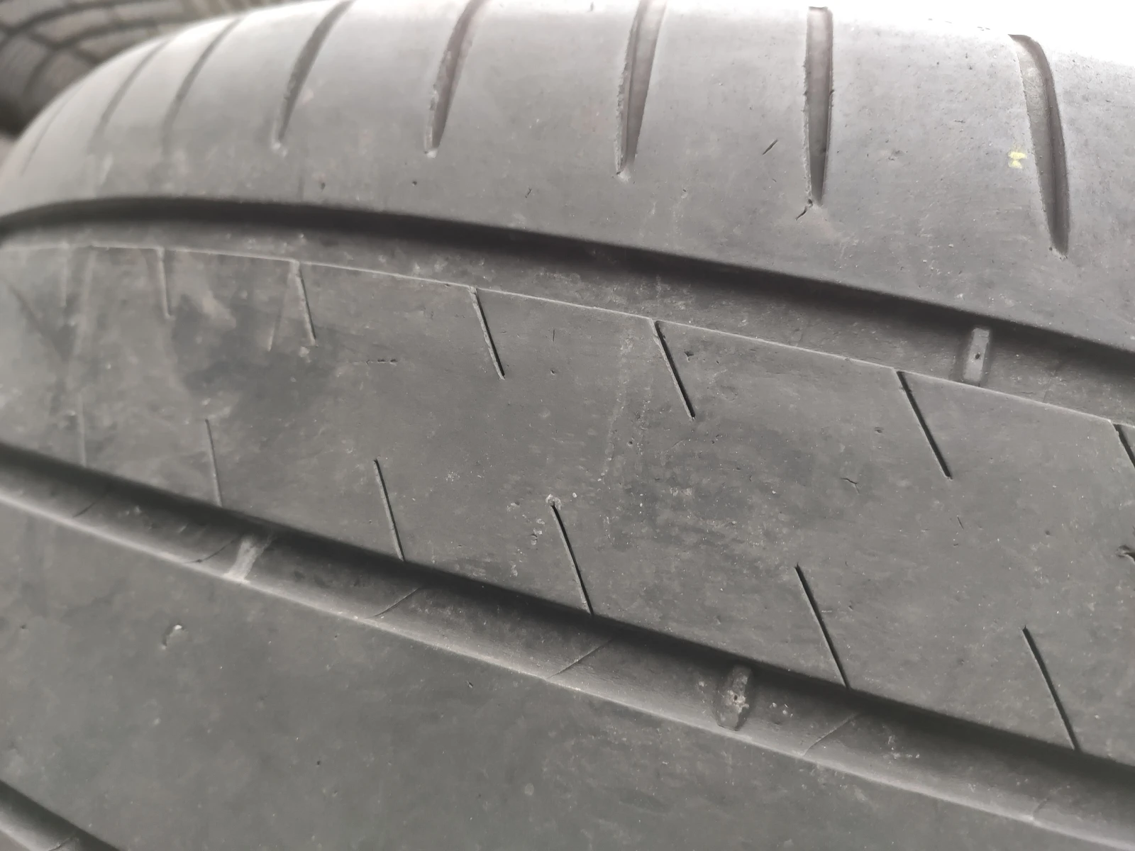 Гуми Летни 285/35R20, снимка 3 - Гуми и джанти - 54731345