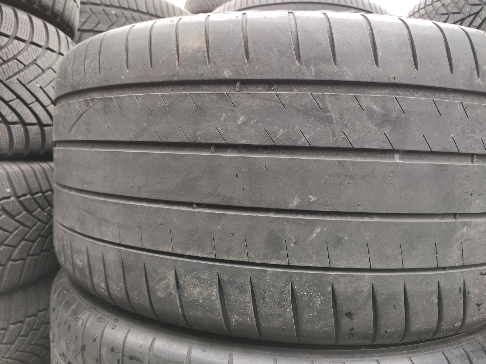 Гуми Летни 285/35R20, снимка 4 - Гуми и джанти - 54731345