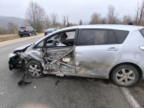Toyota Corolla verso 1.8 LPG, снимка 1