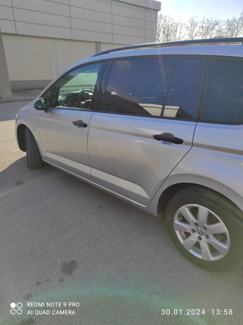 VW Touran 1.6 TDI, снимка 14 - Автомобили и джипове - 44050545