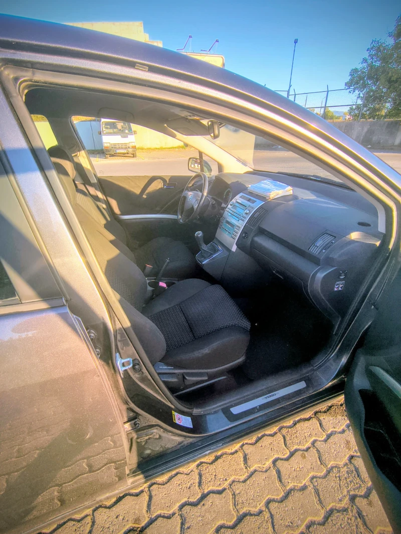 Toyota Corolla verso 2.2 D4D, снимка 4 - Автомобили и джипове - 51786624