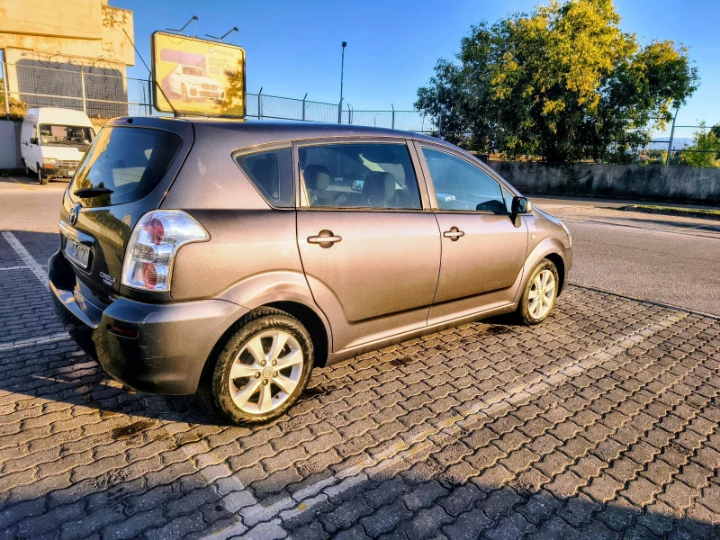 Toyota Corolla verso 2.2 D4D, снимка 9 - Автомобили и джипове - 51786624