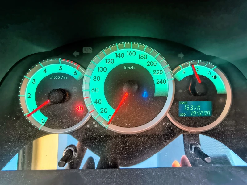 Toyota Corolla verso 2.2 D4D, снимка 3 - Автомобили и джипове - 51786624