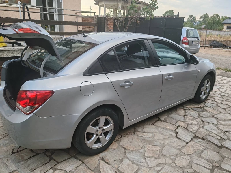 Chevrolet Cruze 1.6 i, снимка 2 - Автомобили и джипове - 51915470
