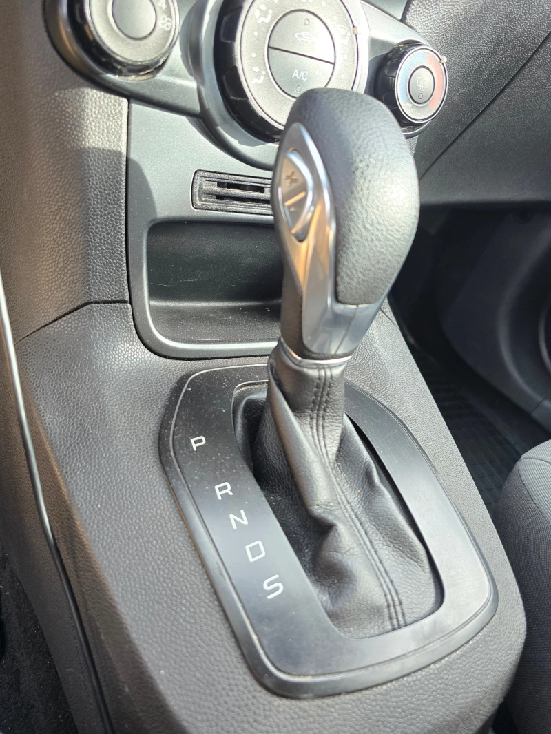 Ford Fiesta 1.0i-EcoBoost/Автоматик/Лизинг, снимка 16 - Автомобили и джипове - 52242389