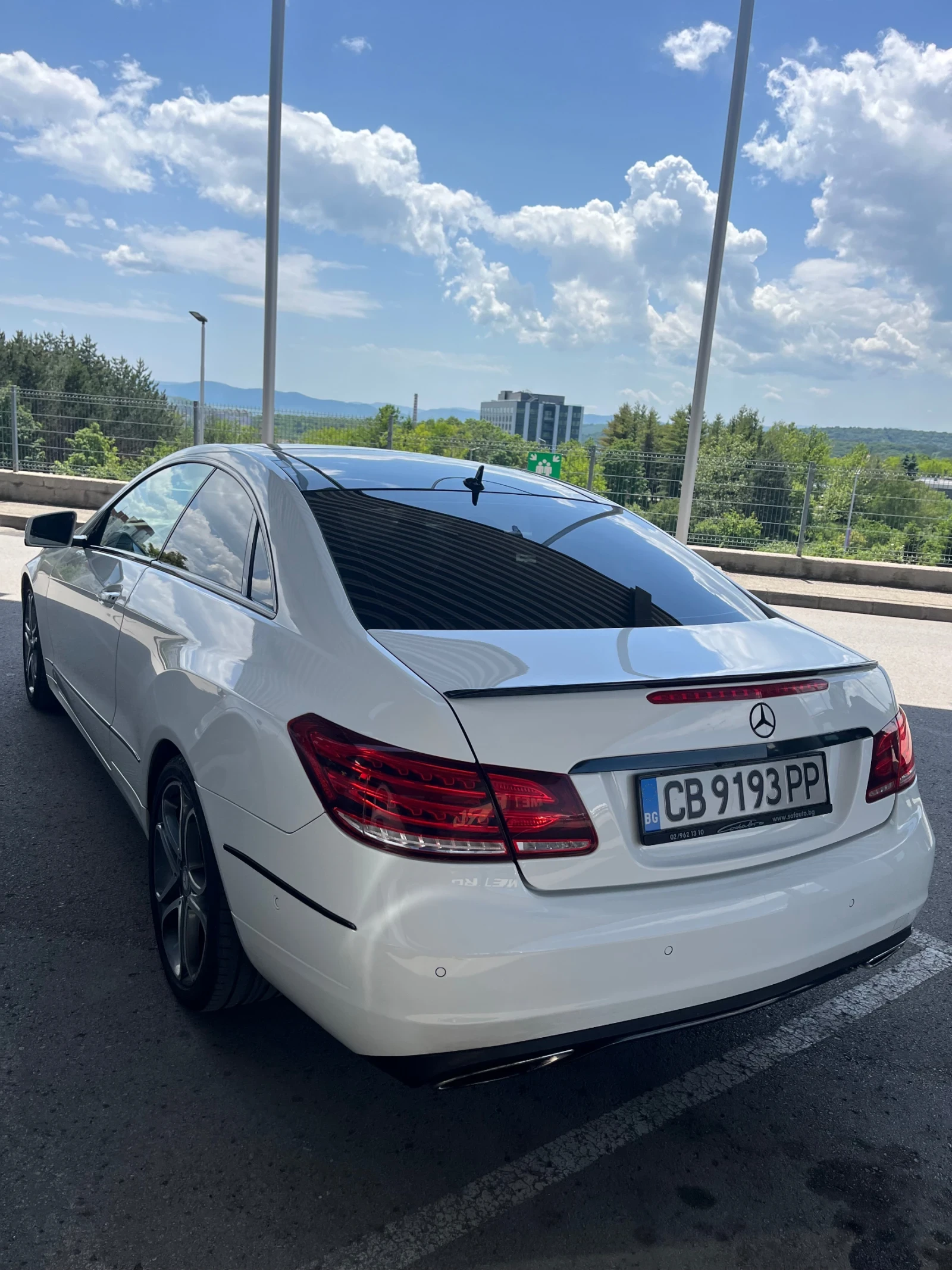 Mercedes-Benz E 220 AMG - изображение 4
