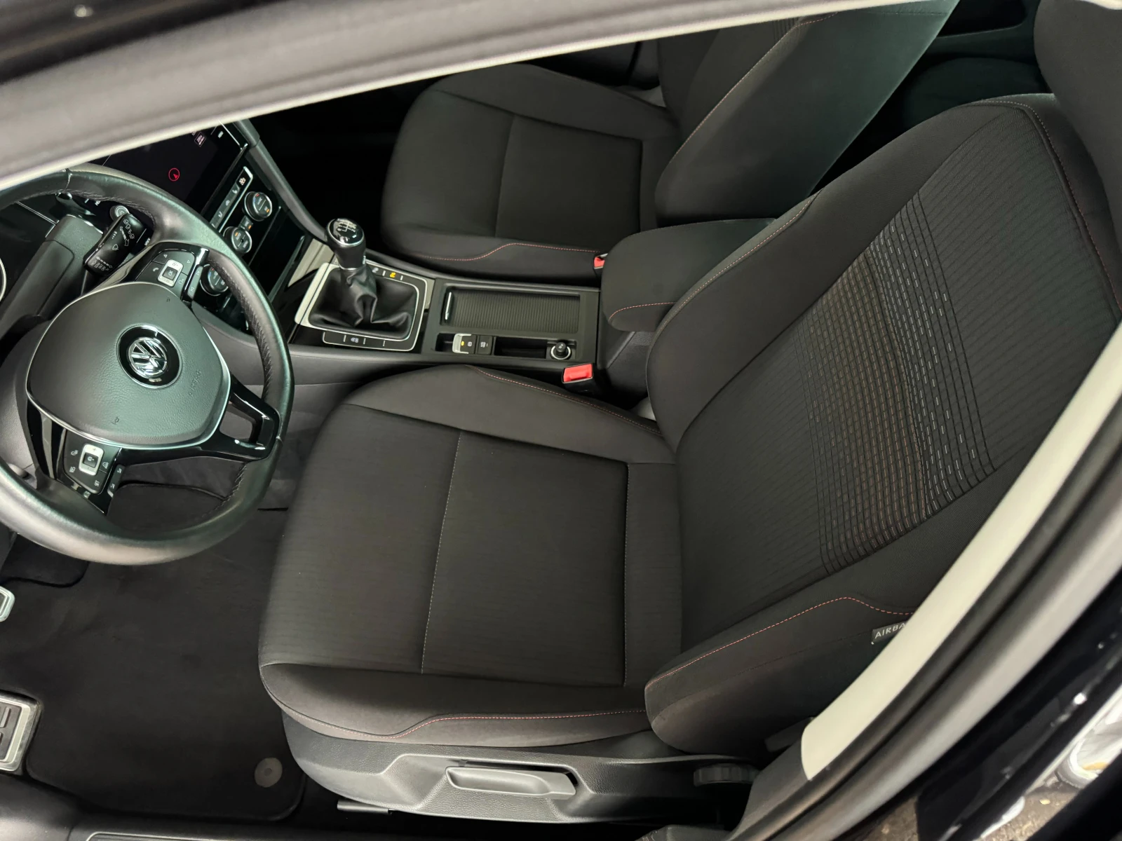 VW Golf 2.0TDI* 150к.с* СЕРВИЗНА КНИЖКА С ПЪЛНА ИСТОРИЯ VW - изображение 6