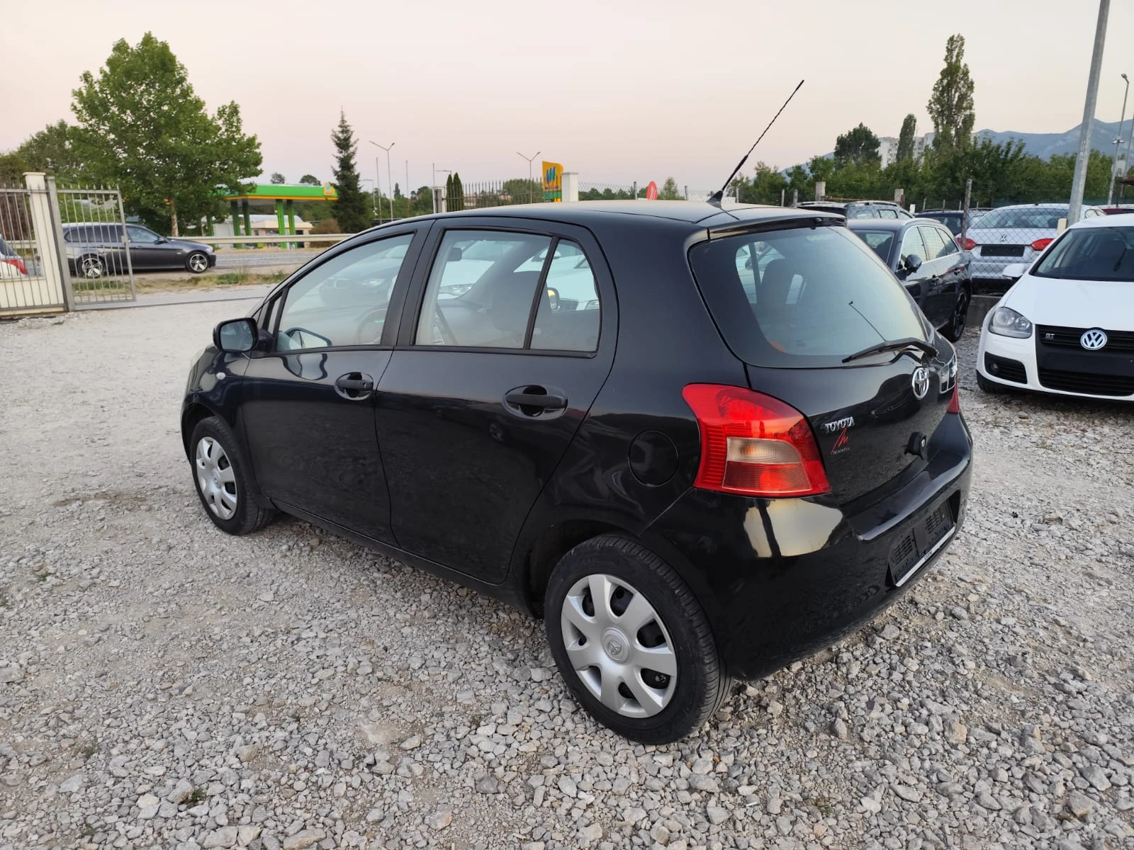 Toyota Yaris 1.0 бензин Италия - изображение 8