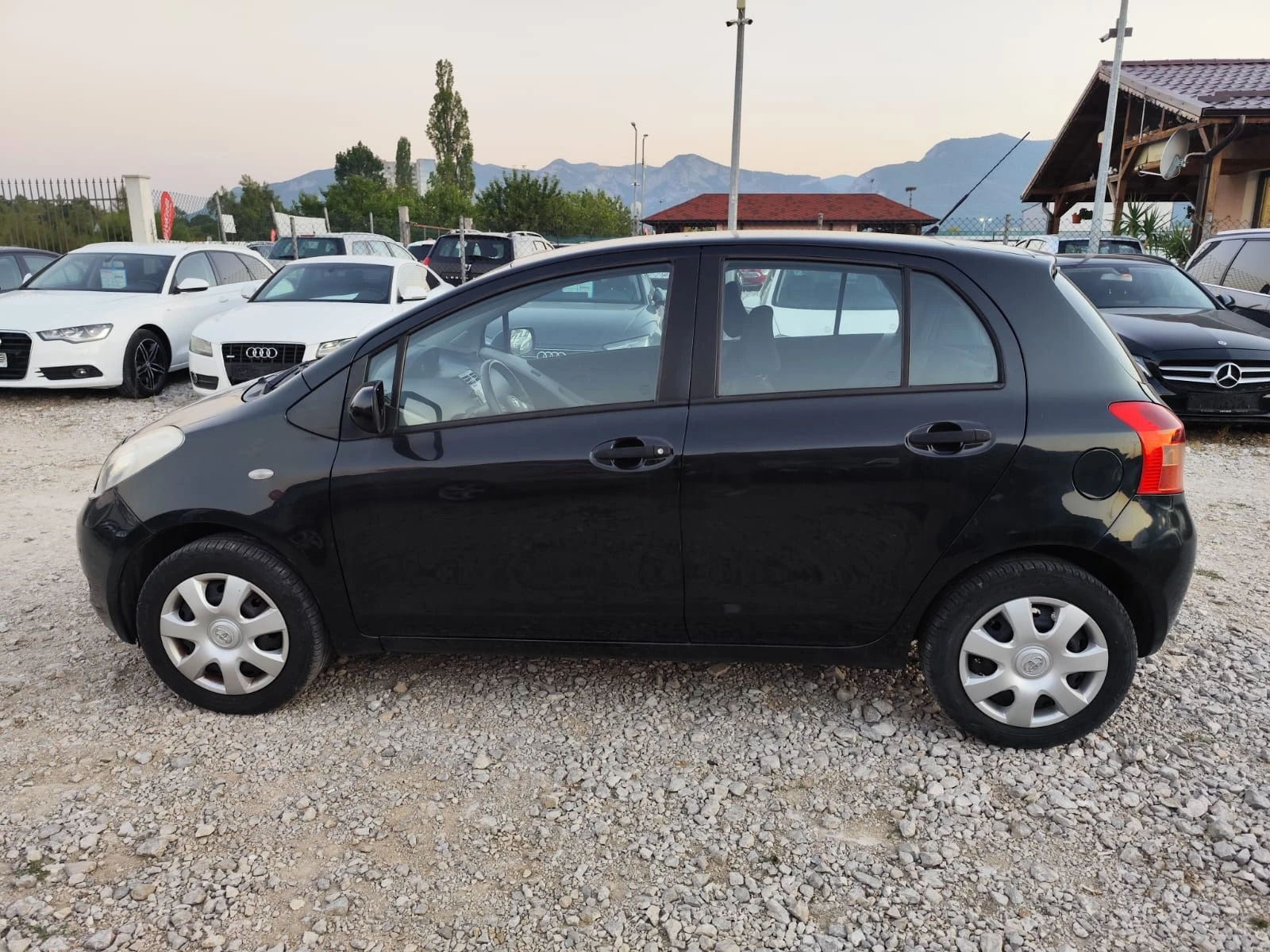 Toyota Yaris 1.0 бензин Италия - изображение 9