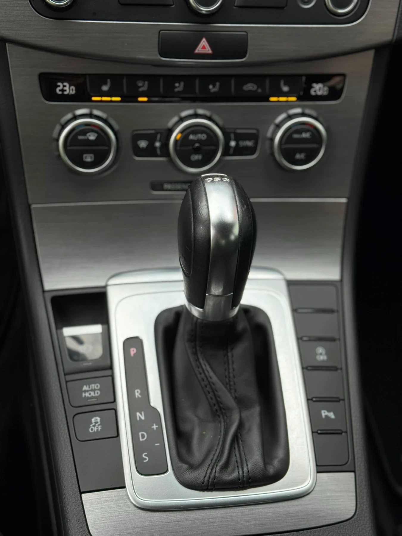 VW Passat 2.0 TDI    | Mobile.bg   12