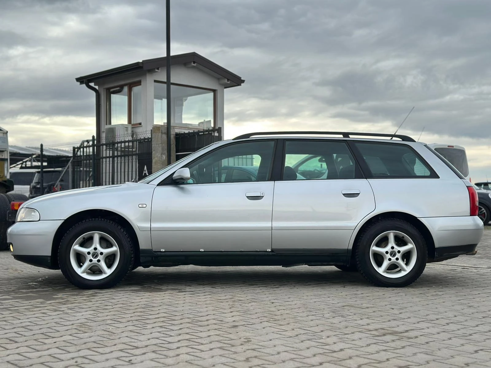 Audi A4 / 4X4 / GAS /  - изображение 2