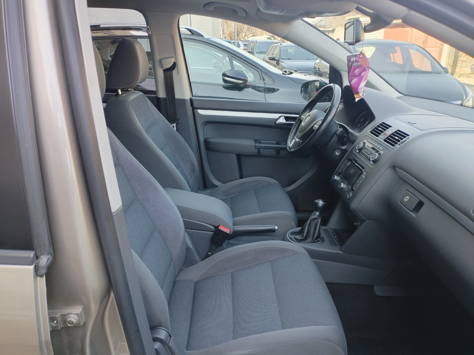 VW Touran 2.0TDI STYLE, снимка 13 - Автомобили и джипове - 53841154