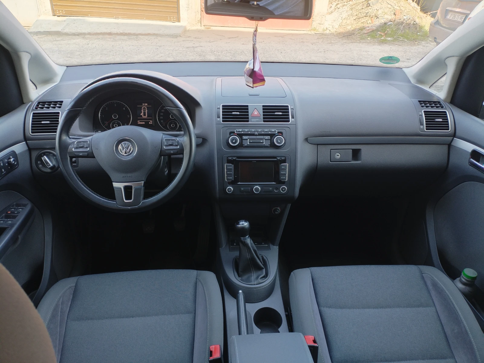 VW Touran 2.0TDI STYLE, снимка 15 - Автомобили и джипове - 53841154