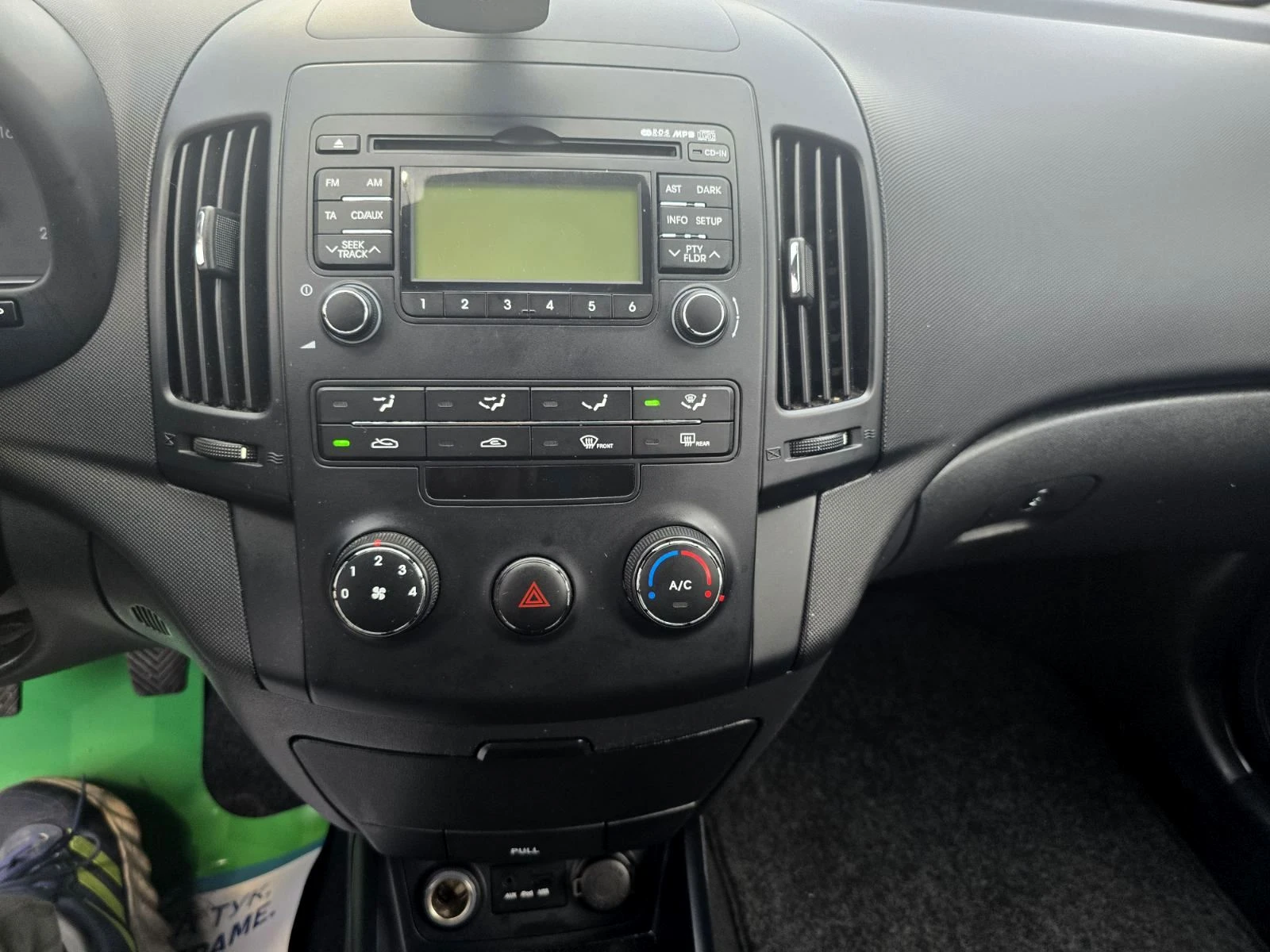 Hyundai I30 1.6CRDI/ПЕРФЕКТЕН, снимка 11 - Автомобили и джипове - 53893975