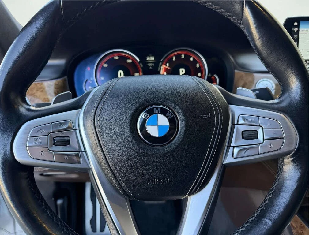 BMW 750 xDrive* АвтоКредит* (ЦЕНА ДО БГ), снимка 13 - Автомобили и джипове - 54030672