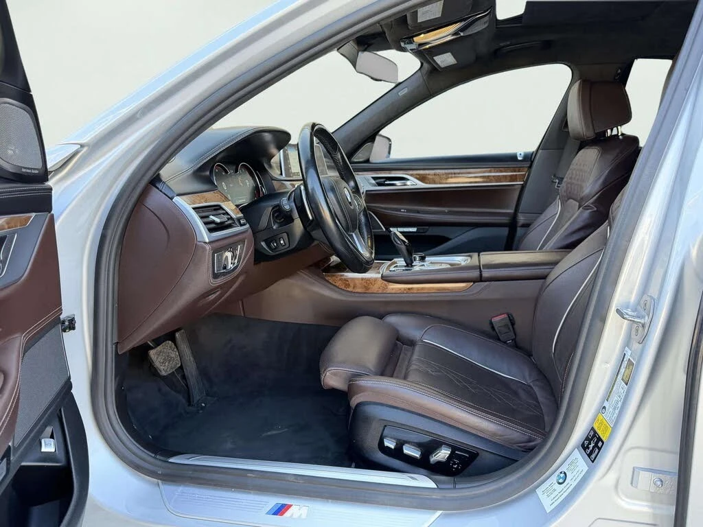 BMW 750 xDrive* АвтоКредит* (ЦЕНА ДО БГ), снимка 6 - Автомобили и джипове - 54030672