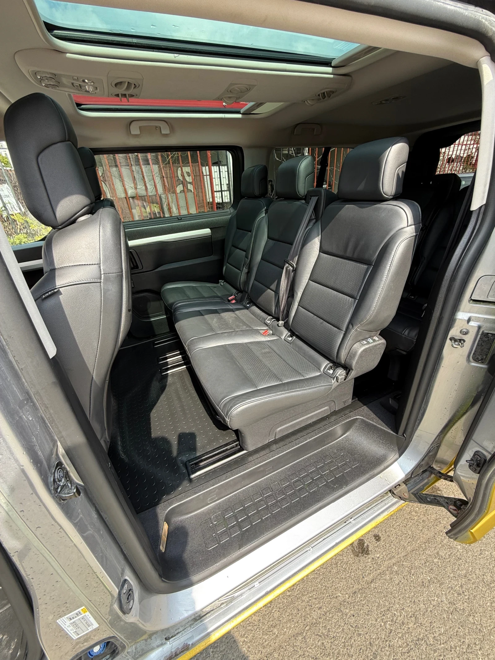 Opel Zafira Life, снимка 9 - Автомобили и джипове - 54169770