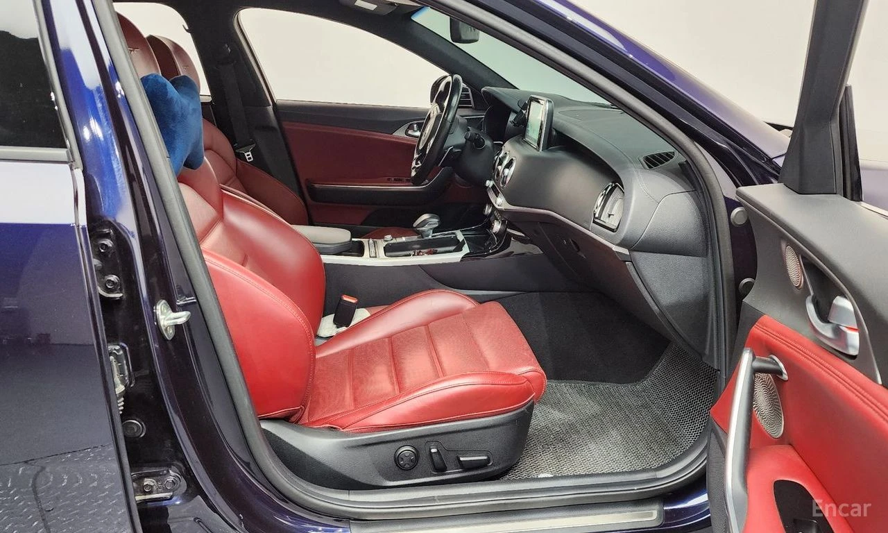 Kia Stinger 3.3 GT 2WD* HARMAN KARDON* 360 CAM* HEAD-UP* , снимка 8 - Автомобили и джипове - 54554356